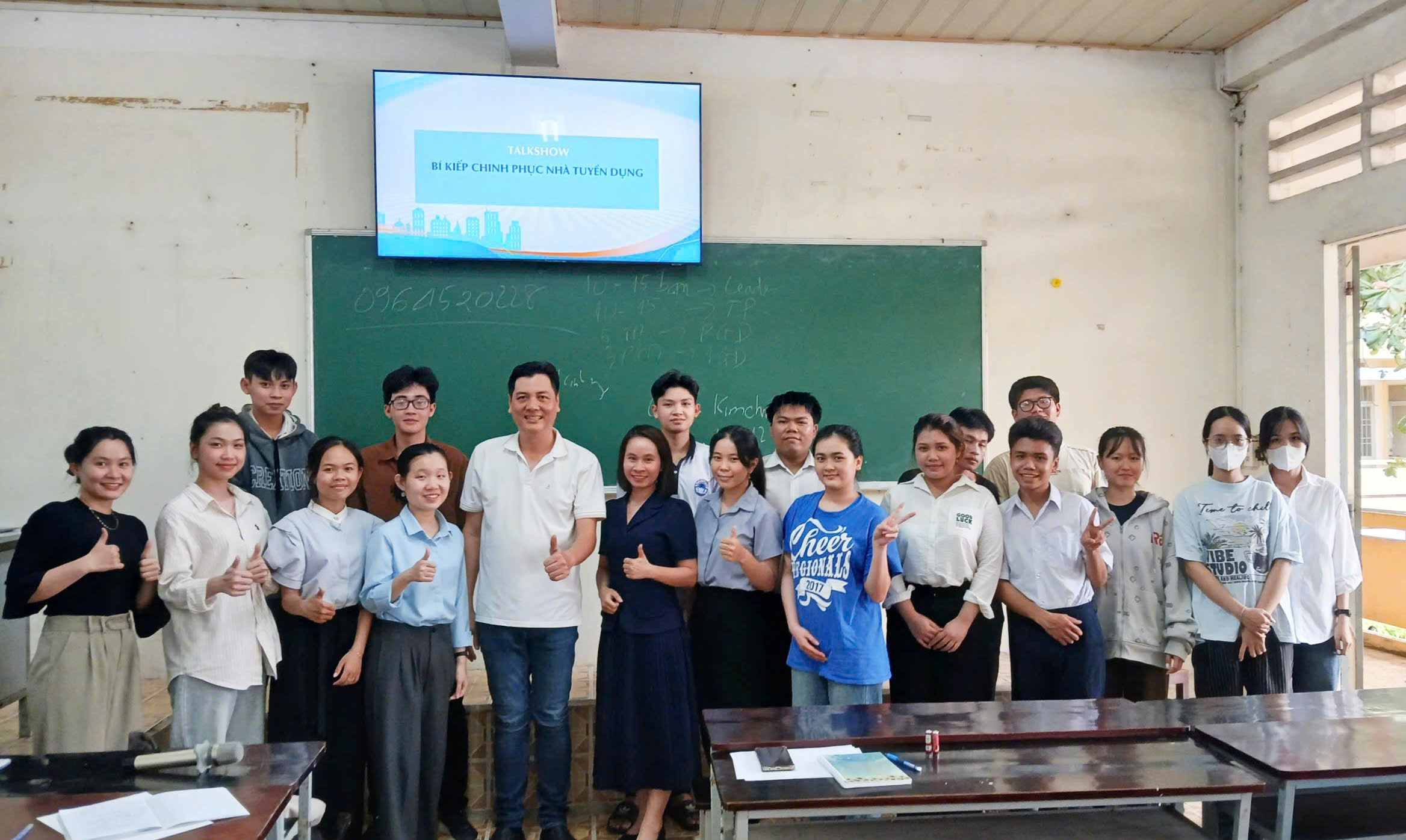 BỘ MÔN QUẢN TRỊ KINH DOANH, KHOA KINH TẾ VÀ LUẬT, MỜI CHUYÊN GIA PNJ GIẢNG CHUYÊN ĐỀ “BÍ KÍP CHINH PHỤC NHÀ TUYỂN DỤNG”